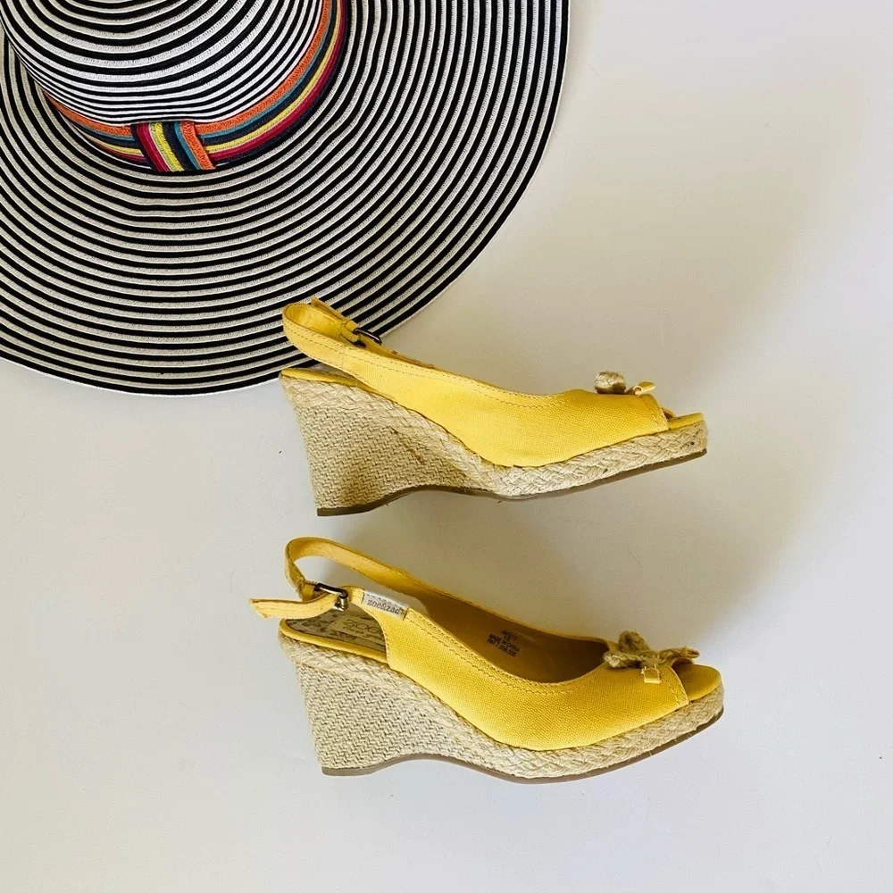 Zoe & Zac yellow canvas and jute wedges, Sz. 8